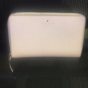 Kate Spade Zip Around card case/clutch
